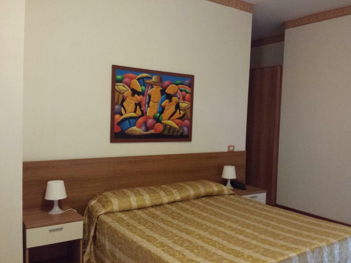 Thaire Resort Кастел Волтурно Екстериор снимка